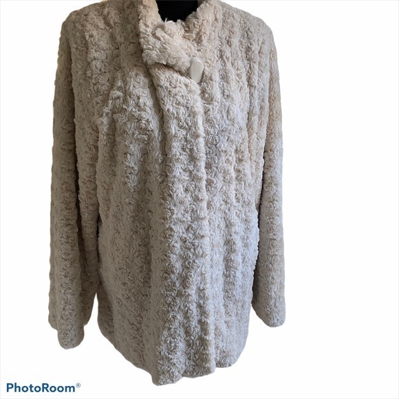 ❄️❄️COZY FAUX FUR COAT❄️❄️ - Picture 5 of 12